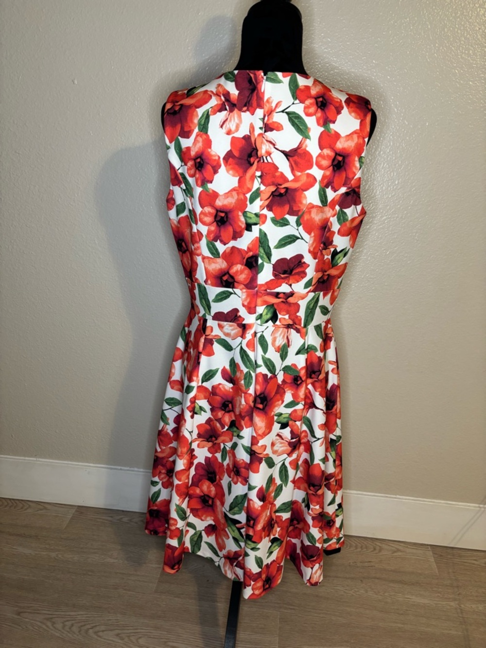 Calvin Klein White and Red Floral Midi Dress Size 12 - Picture 3 of 6